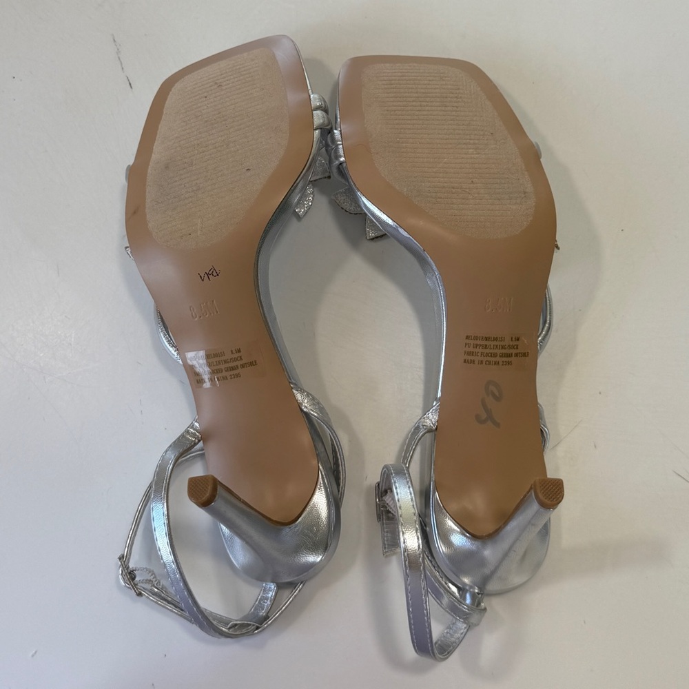 Steve Madden Metallic Silver Flower Embellished Rhinestone Heels Square Sz 8.5 - Picture 9 of 9